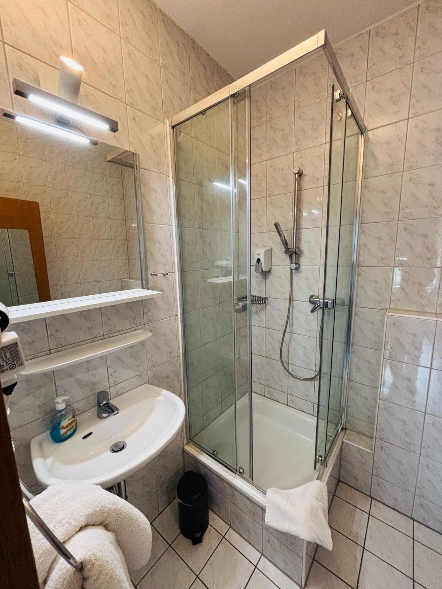 Hotel Bff Airport Messe Schlaf - Duesseldorf Kültér fotó